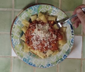 Discover the 13 Steps of My Worldly Famous Bolognese Pasta Sauce